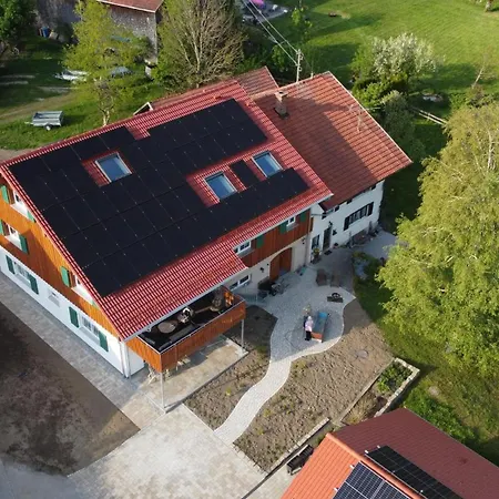 Naegeleried - Grosse Galerie-wohnung Mit Balkon, Heimkino, Garten Apartamento