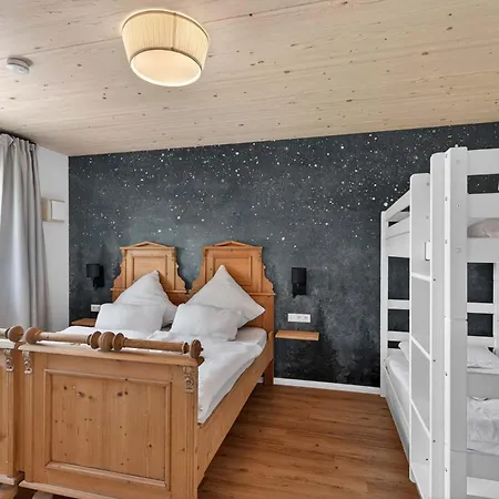 Naegeleried - Grosse Galerie-wohnung Mit Balkon, Heimkino, Garten