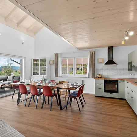 Naegeleried - Grosse Galerie-wohnung Mit Balkon, Heimkino, Garten * Sulzberg