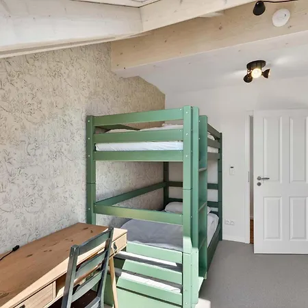 Naegeleried - Grosse Galerie-wohnung Mit Balkon, Heimkino, Garten