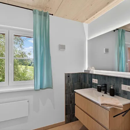 Naegeleried - Grosse Galerie-wohnung Mit Balkon, Heimkino, Garten Apartman *