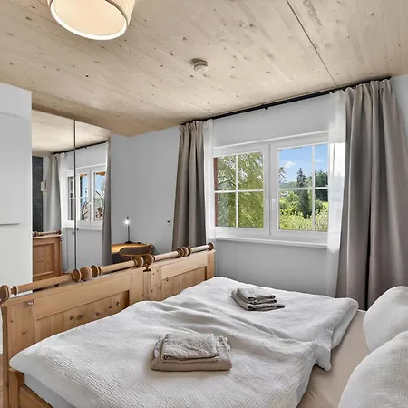 Naegeleried - Grosse Galerie-wohnung Mit Balkon, Heimkino, Garten Apartamento Sulzberg