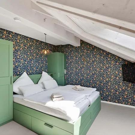 Naegeleried - Grosse Galerie-wohnung Mit Balkon, Heimkino, Garten * Sulzberg