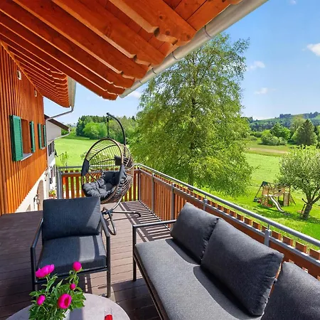 Naegeleried - Grosse Galerie-wohnung Mit Balkon, Heimkino, Garten Apartamento
