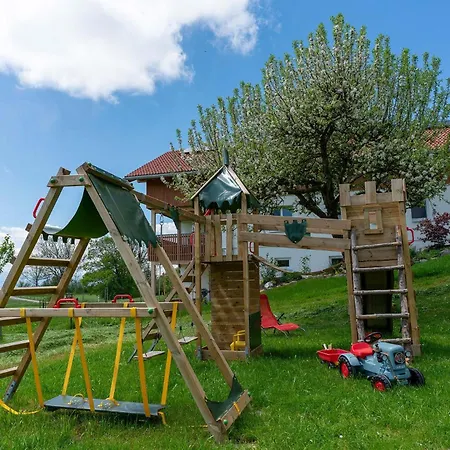 Naegeleried - Grosse Galerie-wohnung Mit Balkon, Heimkino, Garten